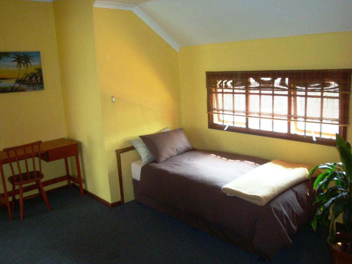 Flintstones Guest House Durban Exterior photo