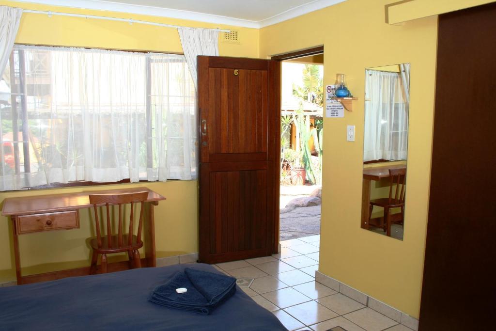 Flintstones Guest House Durban Room photo