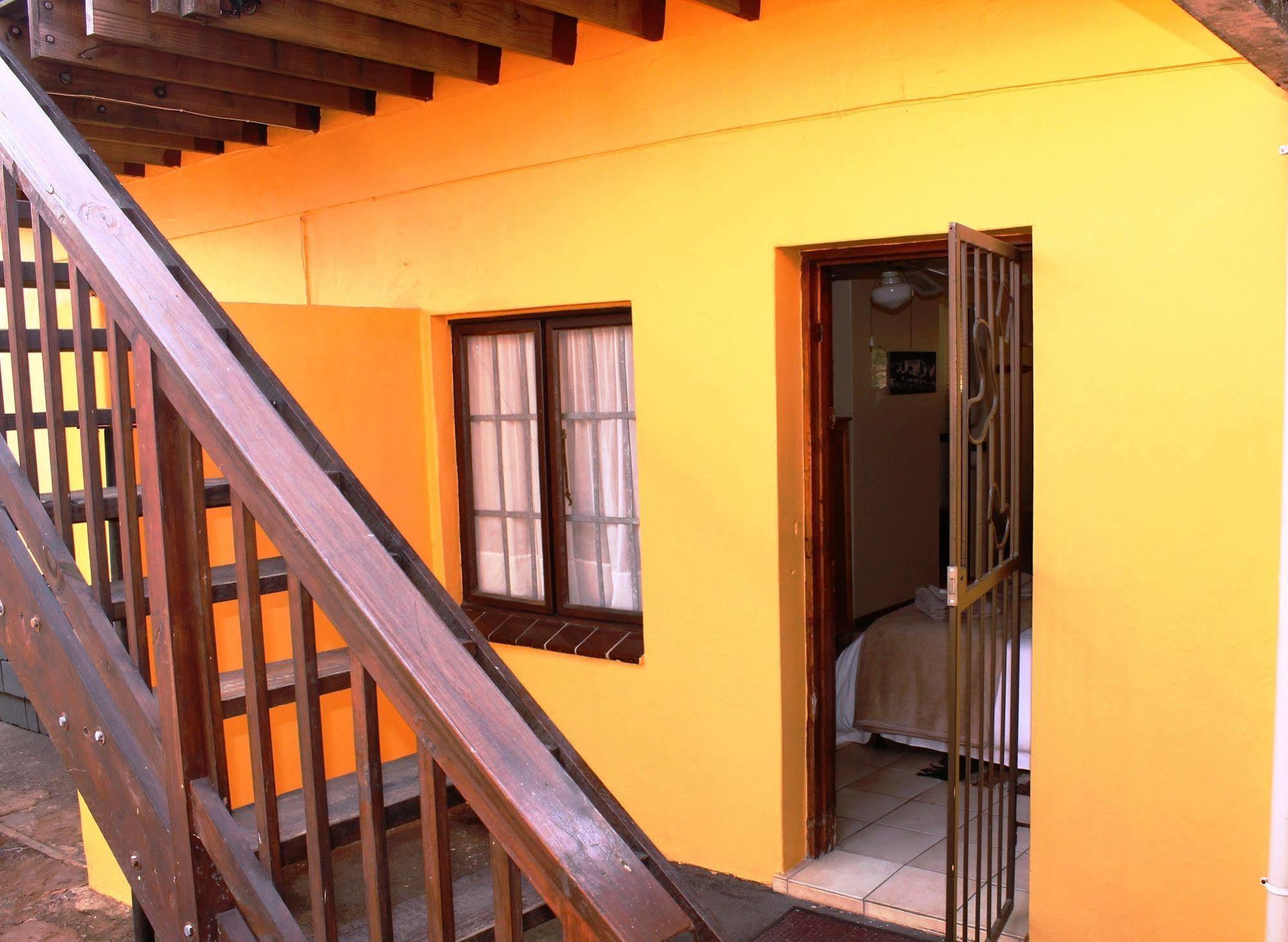 Flintstones Guest House Durban Exterior photo