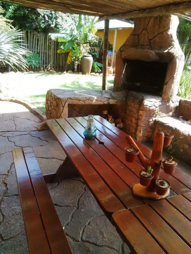 Flintstones Guest House Durban Exterior photo